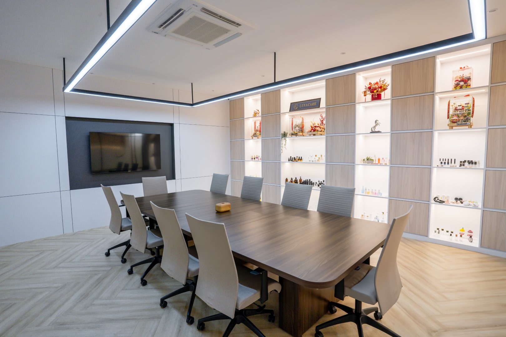 Lunacare Shd Bhd Industrial Commercial interior design by Legno