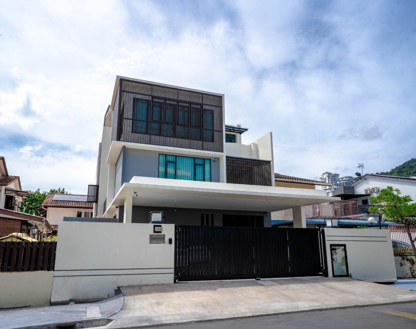 Modern Semi-D exterior featuring vertical timber screens and minimalist grey architectural lines.